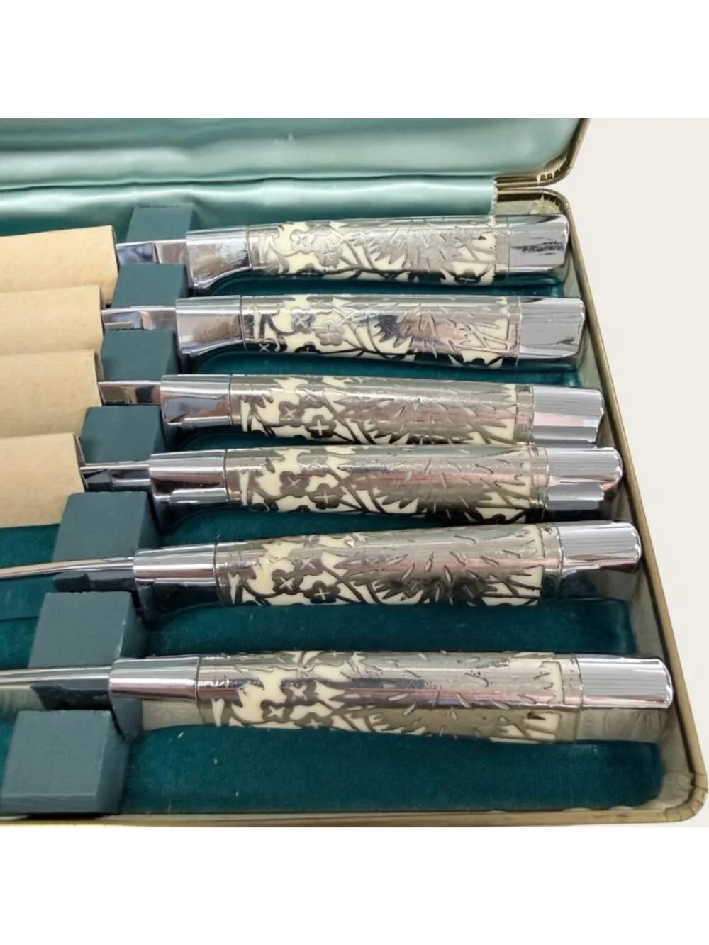 Briddell Carvel Hall Fine Cutlery Steak Knives 12 Piece Set Ornate NOS 2 Cases